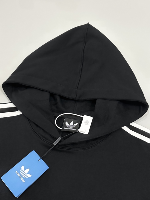 ブランドパーカー側面デザイン